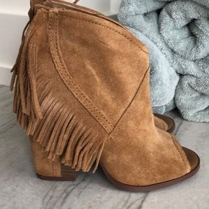 Open toe, fringe Gianni Bini Ankle Boots